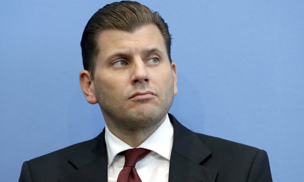 Politisi sayap kanan Jerman dipecat karena diduga menyarankan para migran bisa dibunuh