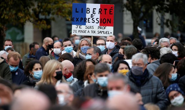 Ribuan orang berkumpul di seluruh Prancis untuk menghormati guru sekolah yang&nbsp;terbunuh