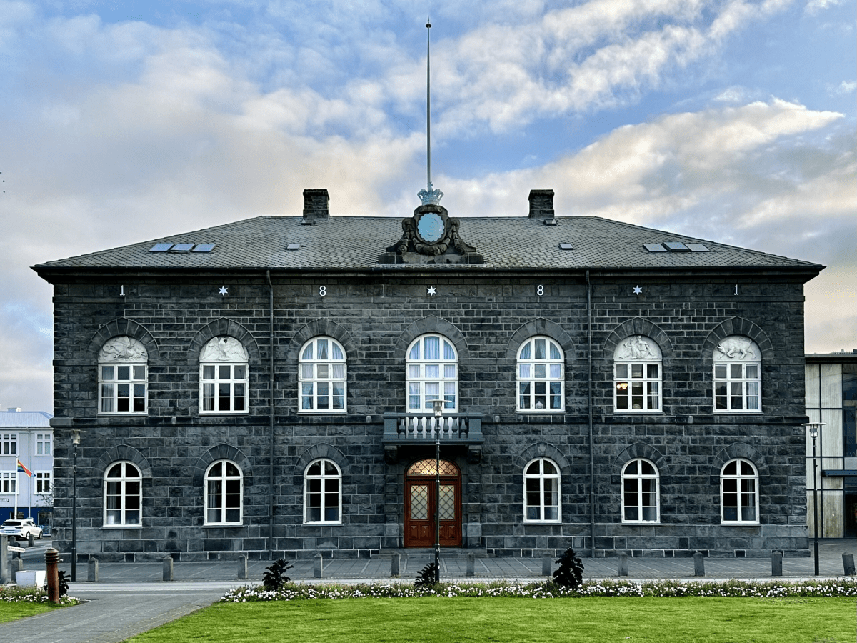 Alþingi: Parlemen Tertua di Dunia di Þingvellir, Islandia – Perpaduan Sejarah, Budaya, dan Keajaiban&nbsp;Alam