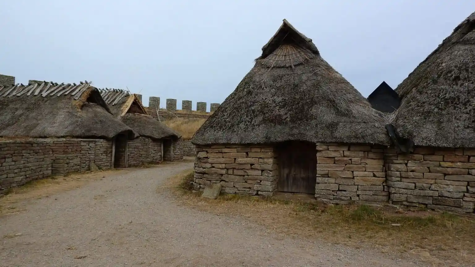 Eketorp, Öland: Benteng Lingkaran Zaman Besi di Pulau Berangin Swedia