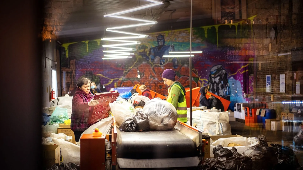 Daur Ulang Plastik Mandiri Kian Mudah, Komunitas Global Lawan Polusi dari Akar&nbsp;Rumput