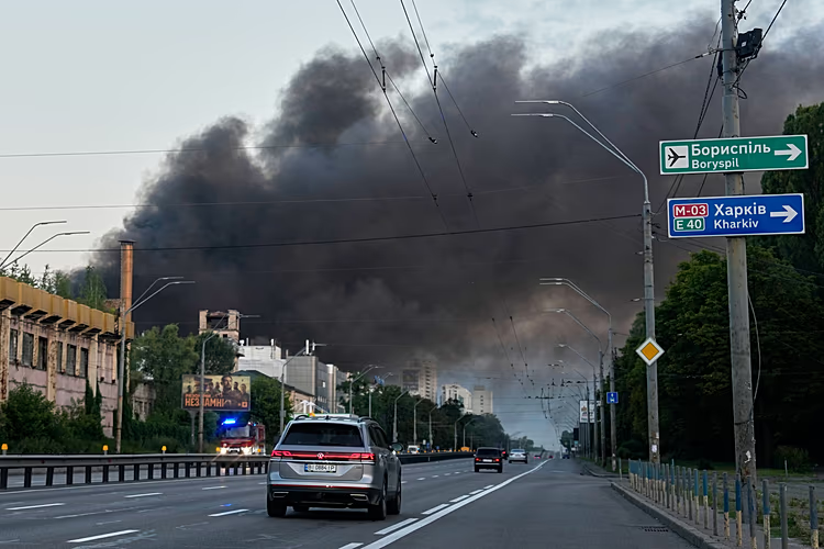 Rusia Gelar Serangan Rudal dan Nirawak Masif ke Kyiv: Satu Orang Tewas, Belasan Lainnya Luka-Luka