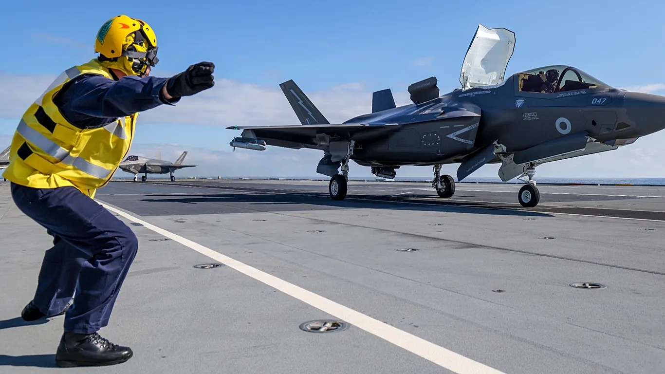 Jet Tempur Inggris Cegat Pesawat Rusia yang Dekati Kapal Induk di Laut Norwegia