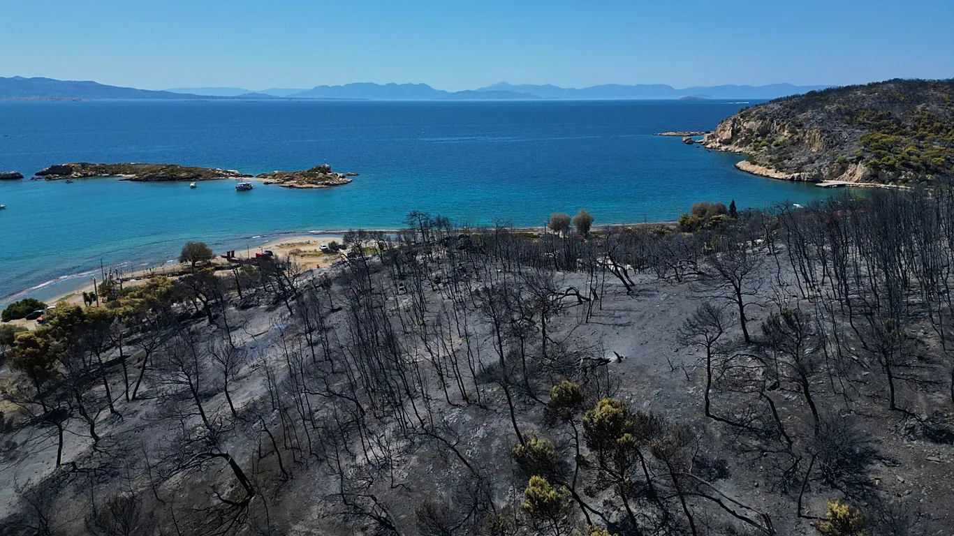 Pemerintah Yunani Terbitkan Peringatan ‘Kode Merah’ Kebakaran Hutan di Kepulauan Ionia