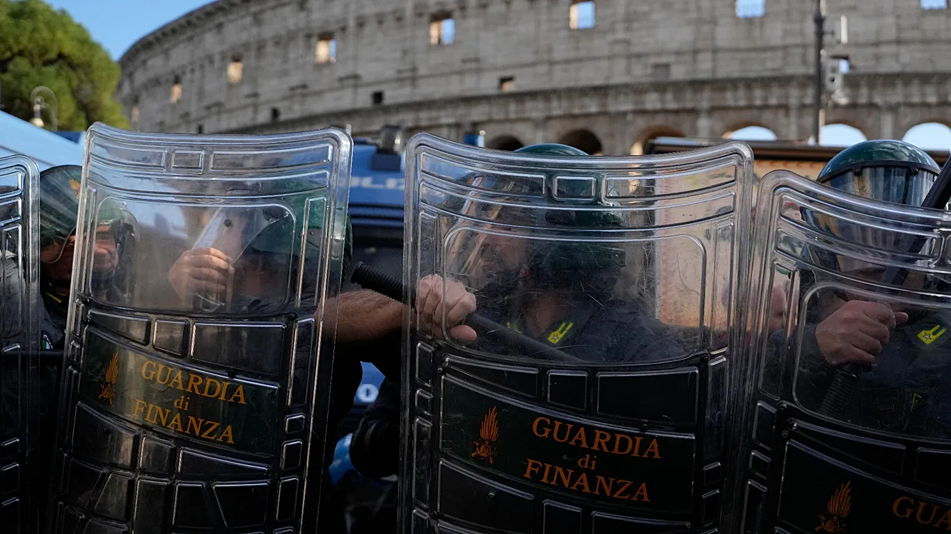 Gelombang Protes Nasional di Italia: Gelar Aksi Mogok Besar Tolak Biaya Hidup Tinggi dan Anggaran Militer